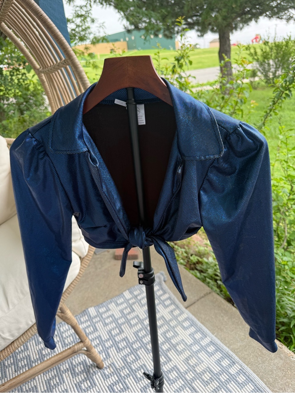 Women’s Fashion Nova Metallic Navy Blue Shimmer Tie-Front Crop Top Size XS/S